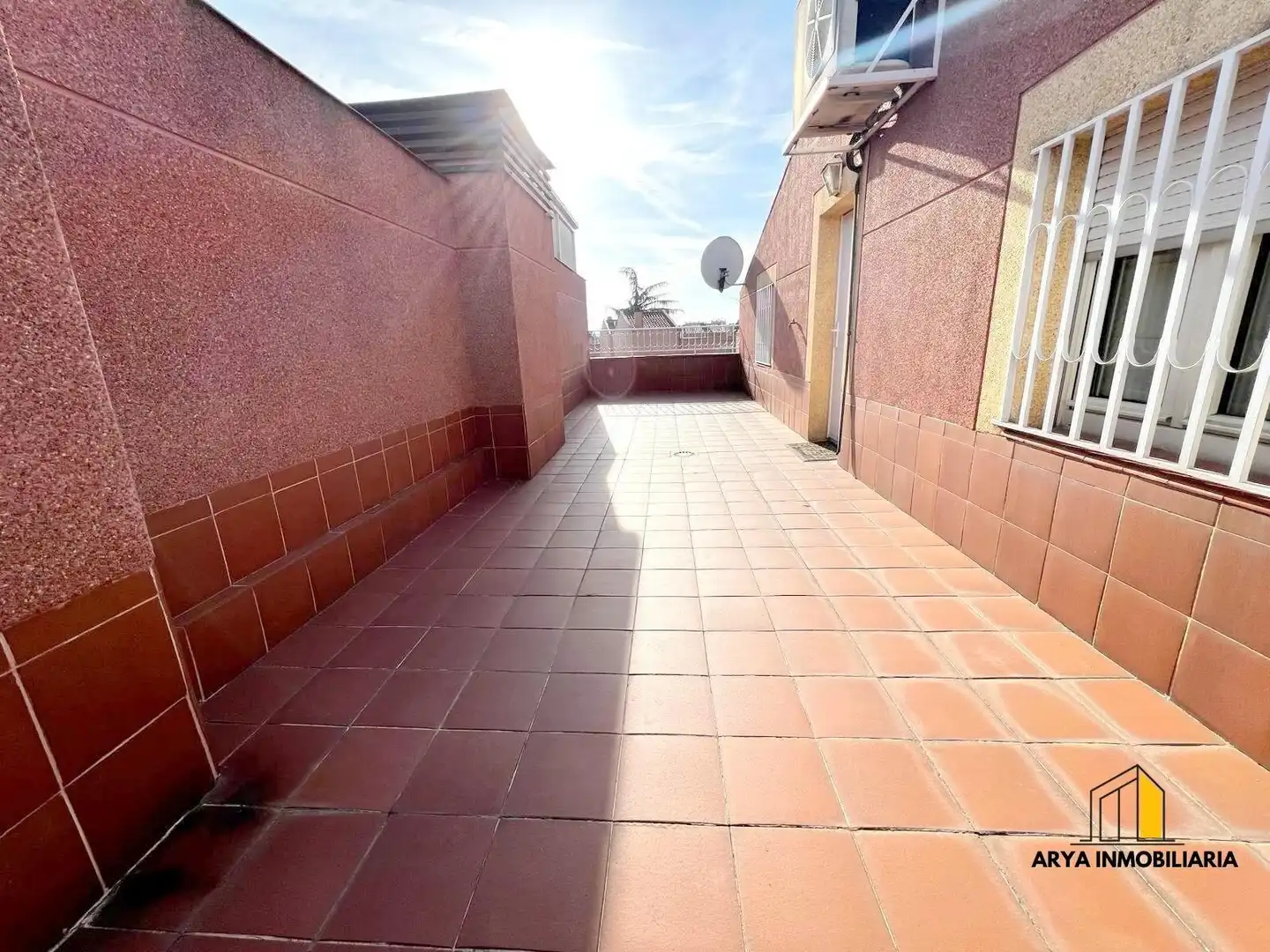 Terrasse von Einfamilien-Reihenhaus zum Verkauf in Torrejón de Ardoz mit Klimaanlage, Heizung und Terrasse