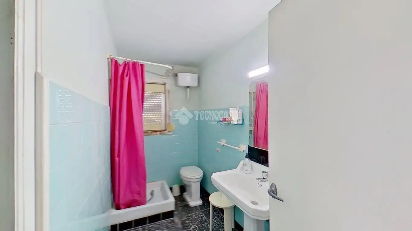 Bathroom of Flat for sale in Escodines