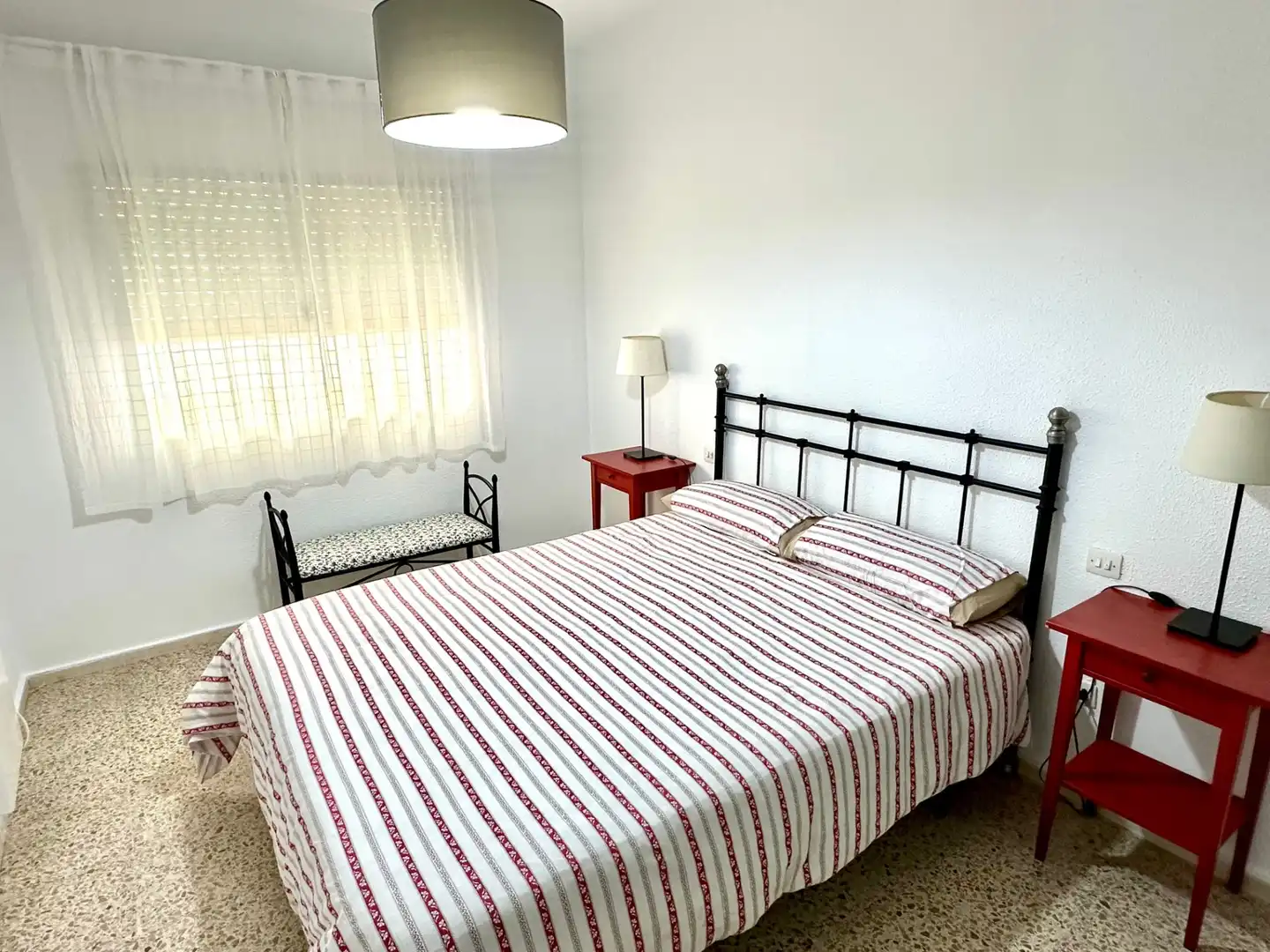 Dormitori de Apartament de lloguer en Cádiz amb Calefacció, Terrassa i Moblat