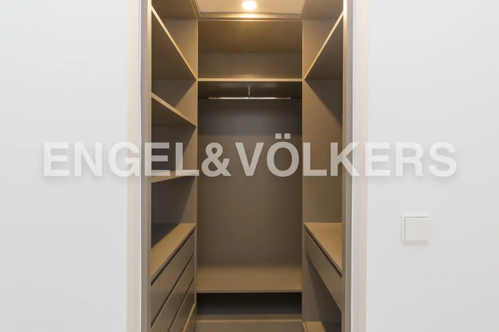 Flat for rent in Madrid  with Air Conditioner, Heating and Storage room