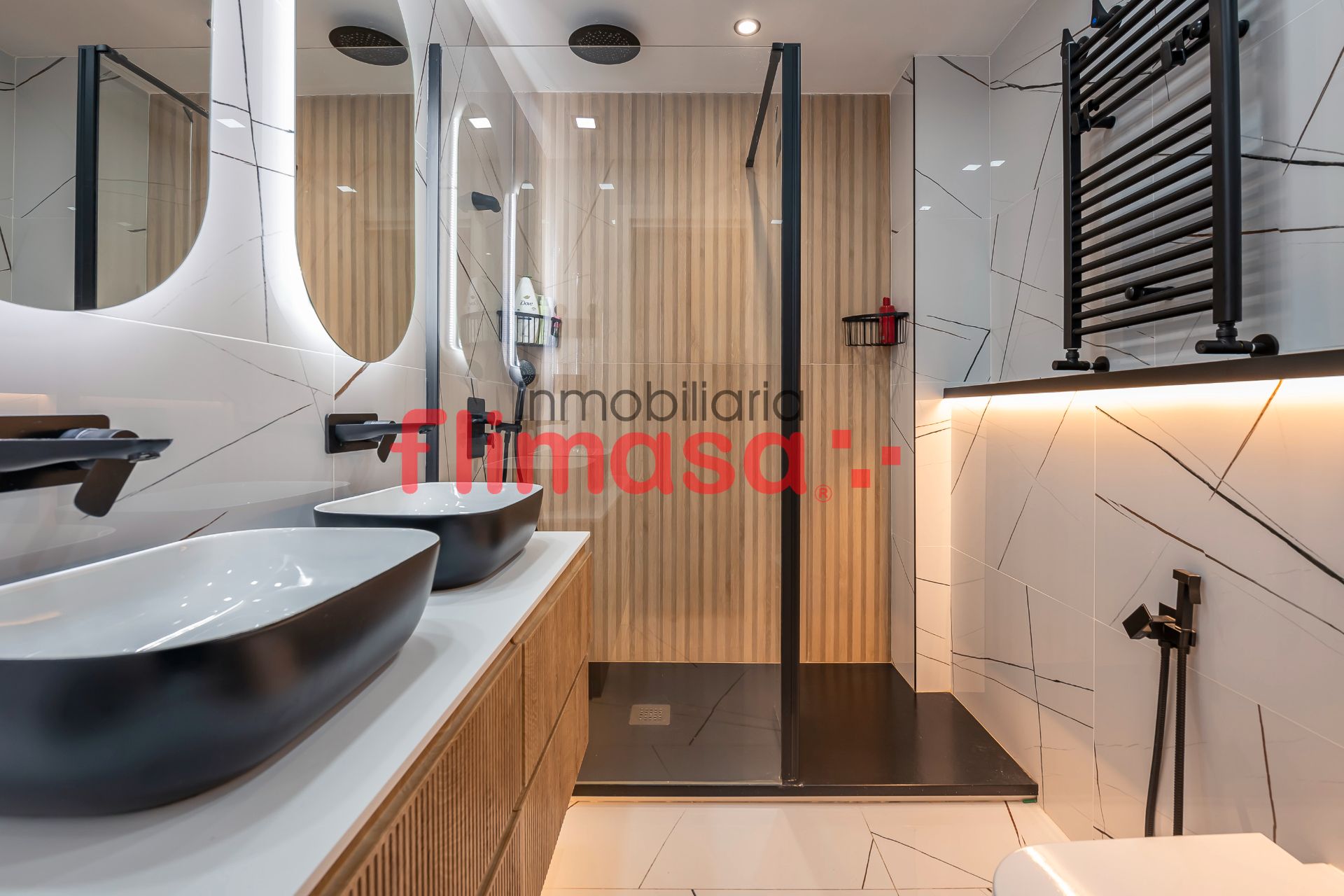 Bany de Casa adosada en venda en Villaviciosa de Odón amb Aire condicionat, Calefacció i Jardí privat