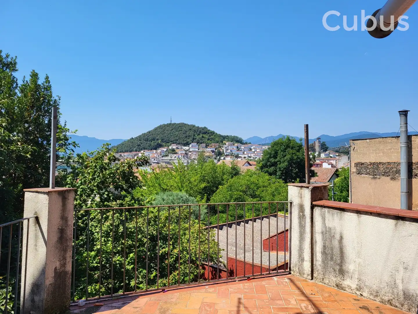 Vista exterior de Piso en venta en Olot con Terraza y Balcón