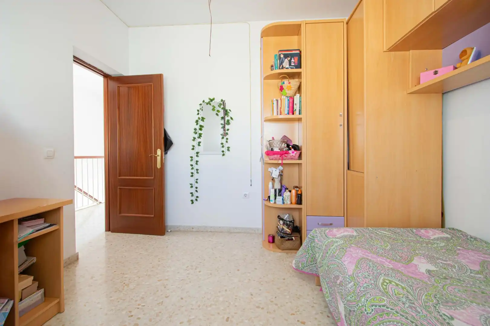 Schlafzimmer von Einfamilien-Reihenhaus zum Verkauf in Bormujos mit Klimaanlage und Terrasse