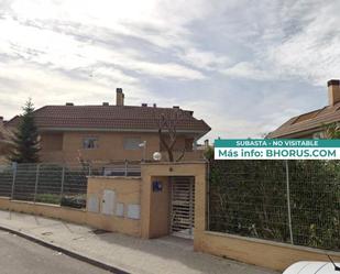 Exterior view of Flat for sale in Villaviciosa de Odón  with Private garden and Swimming Pool