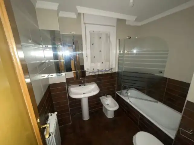 Bathroom of Flat for sale in Sónsoles