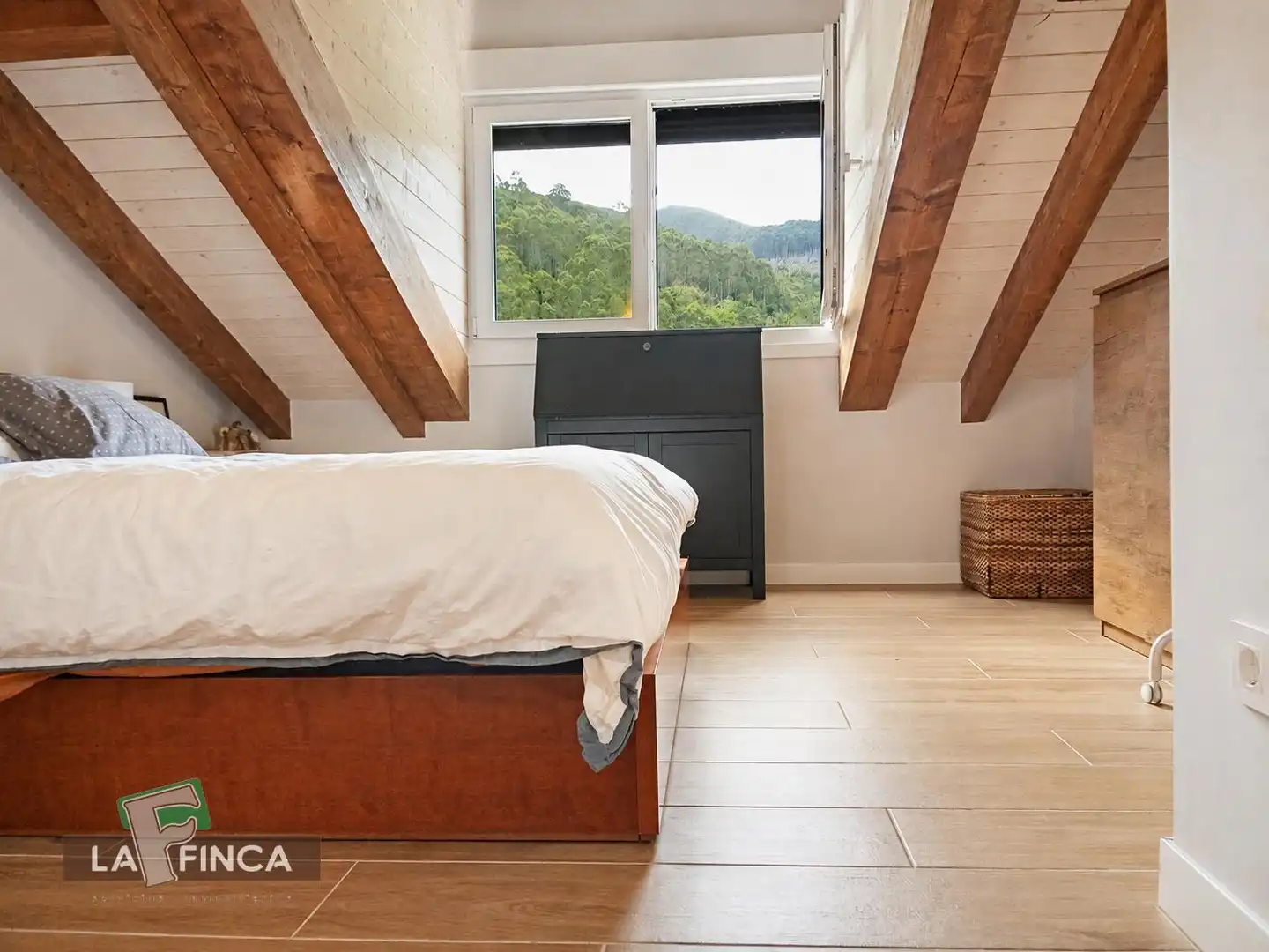 Dormitori de Casa o xalet en venda en Caravia amb Calefacció, Terrassa i Moblat