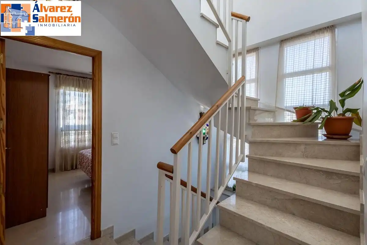 Casa o chalet en venta en Huétor Vega con Terraza, Piscina y Balcón