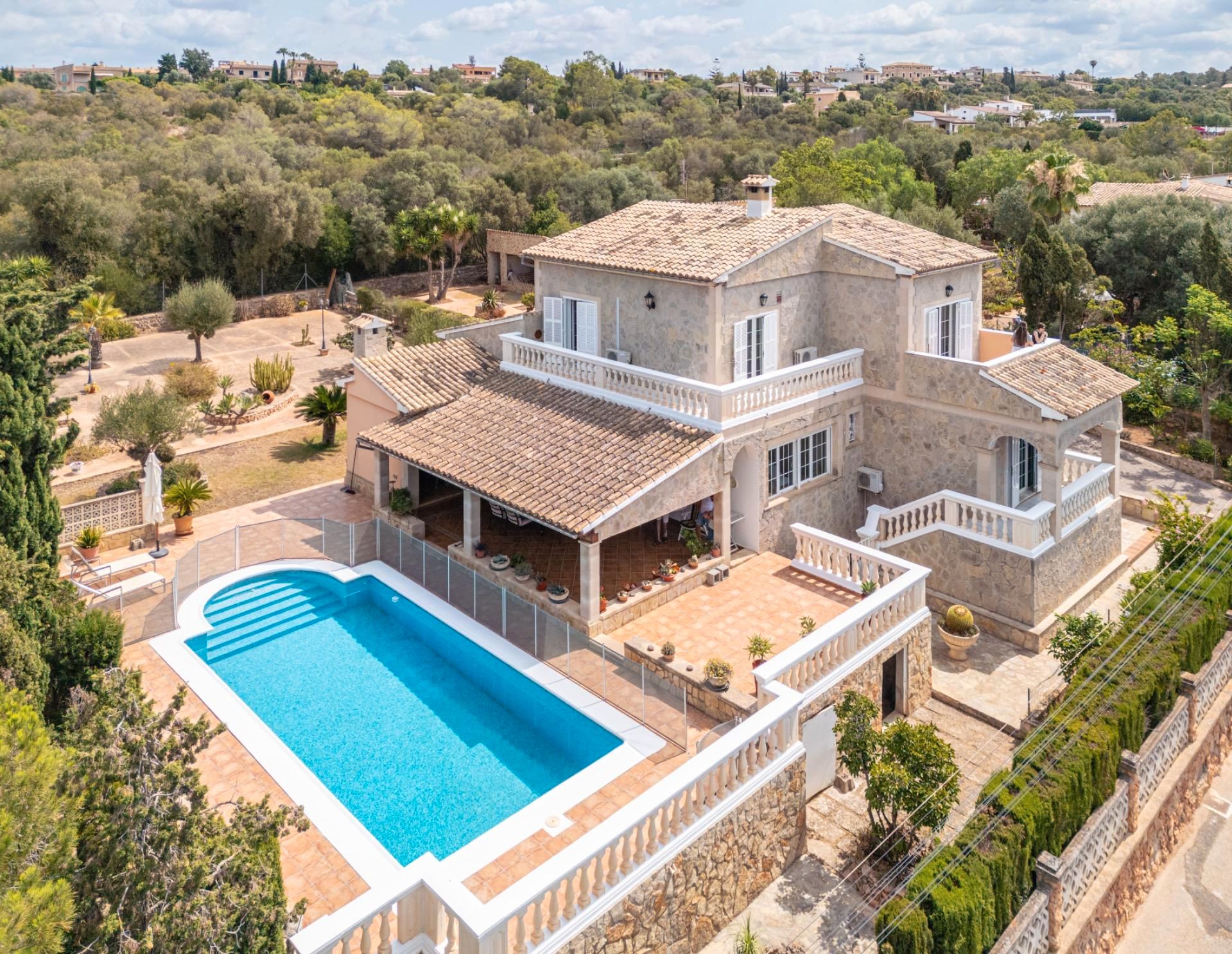 Vista exterior de Casa o xalet en venda en Marratxí amb Aire condicionat, Calefacció i Jardí privat