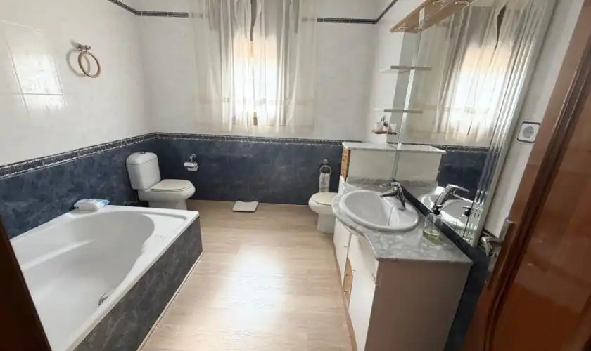 Badezimmer von Haus oder Chalet zum Verkauf in Carboneras mit Klimaanlage, Heizung und Privatgarten