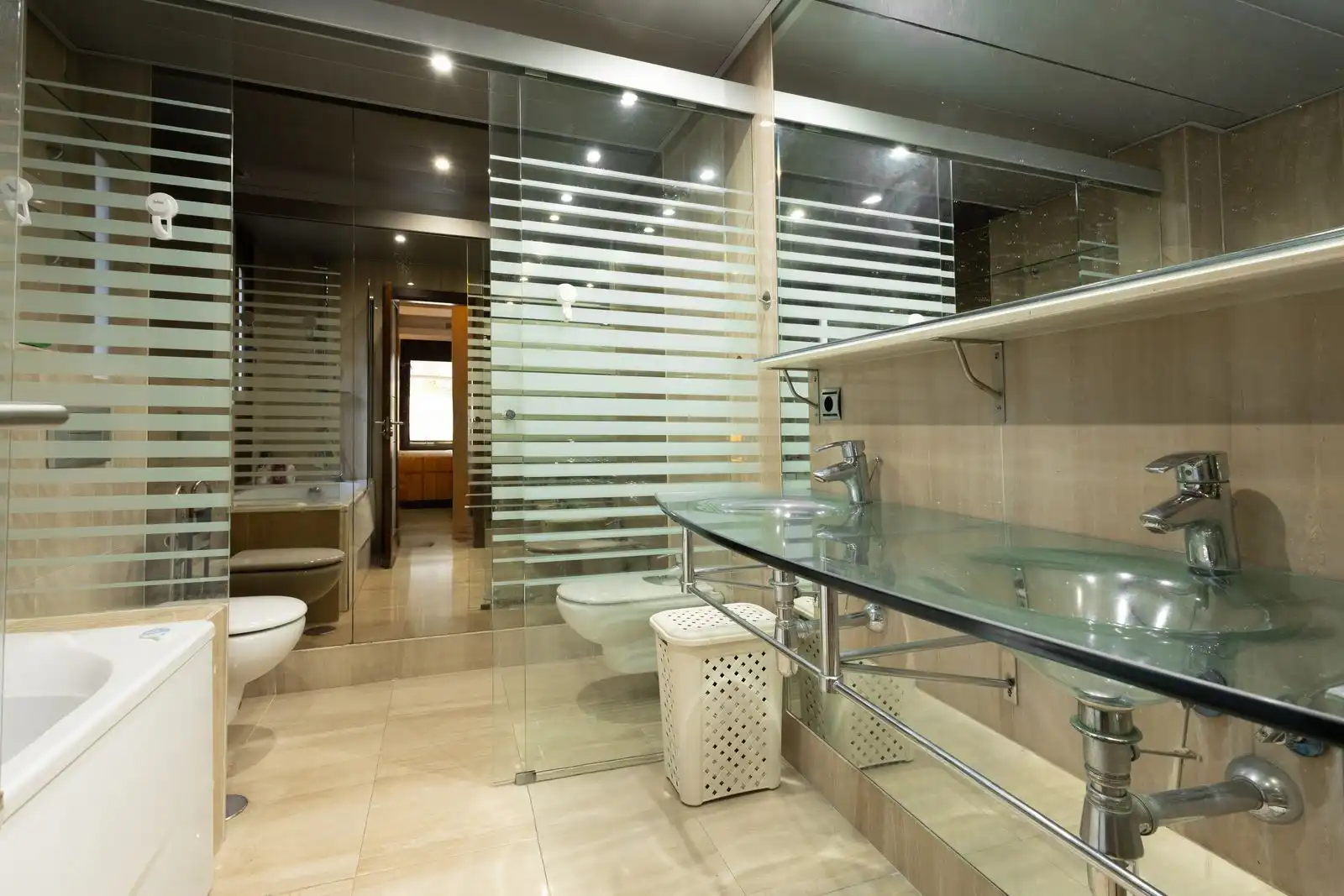 Baño de Apartamento en venta en Estepona con Aire acondicionado, Terraza y Amueblado
