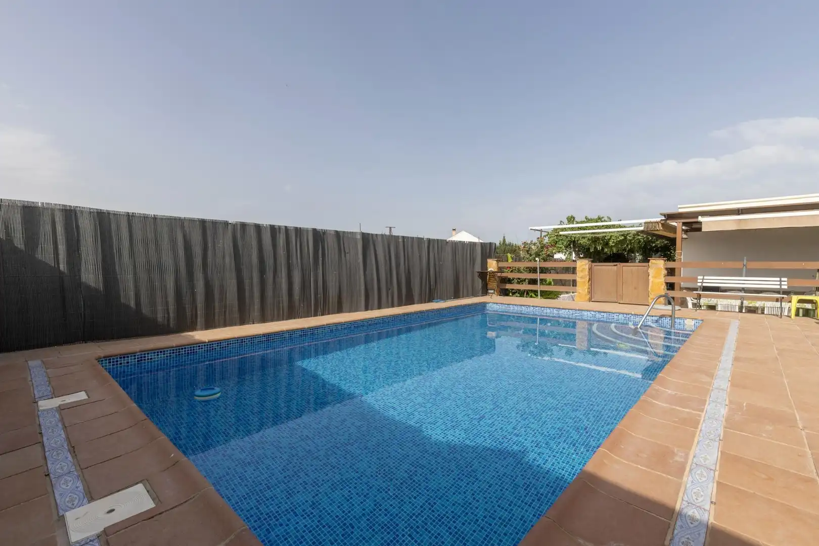 Piscina de Finca rústica en venda en Pinos Puente amb Jardí privat, Traster i Piscina