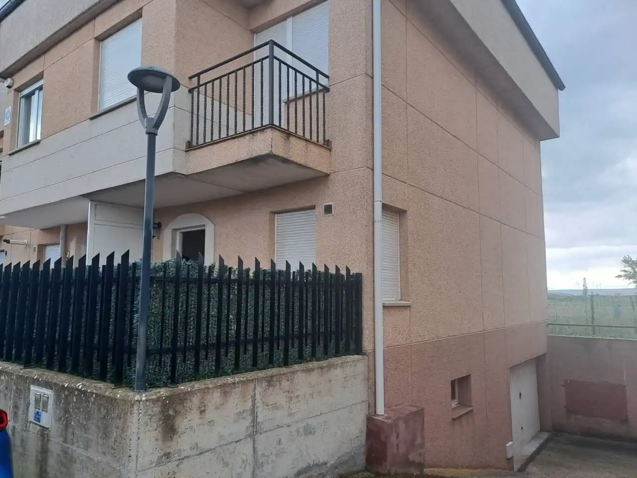 Vista exterior de Casa adosada en venda en Merindad de Río Ubierna amb Calefacció, Jardí privat i Terrassa