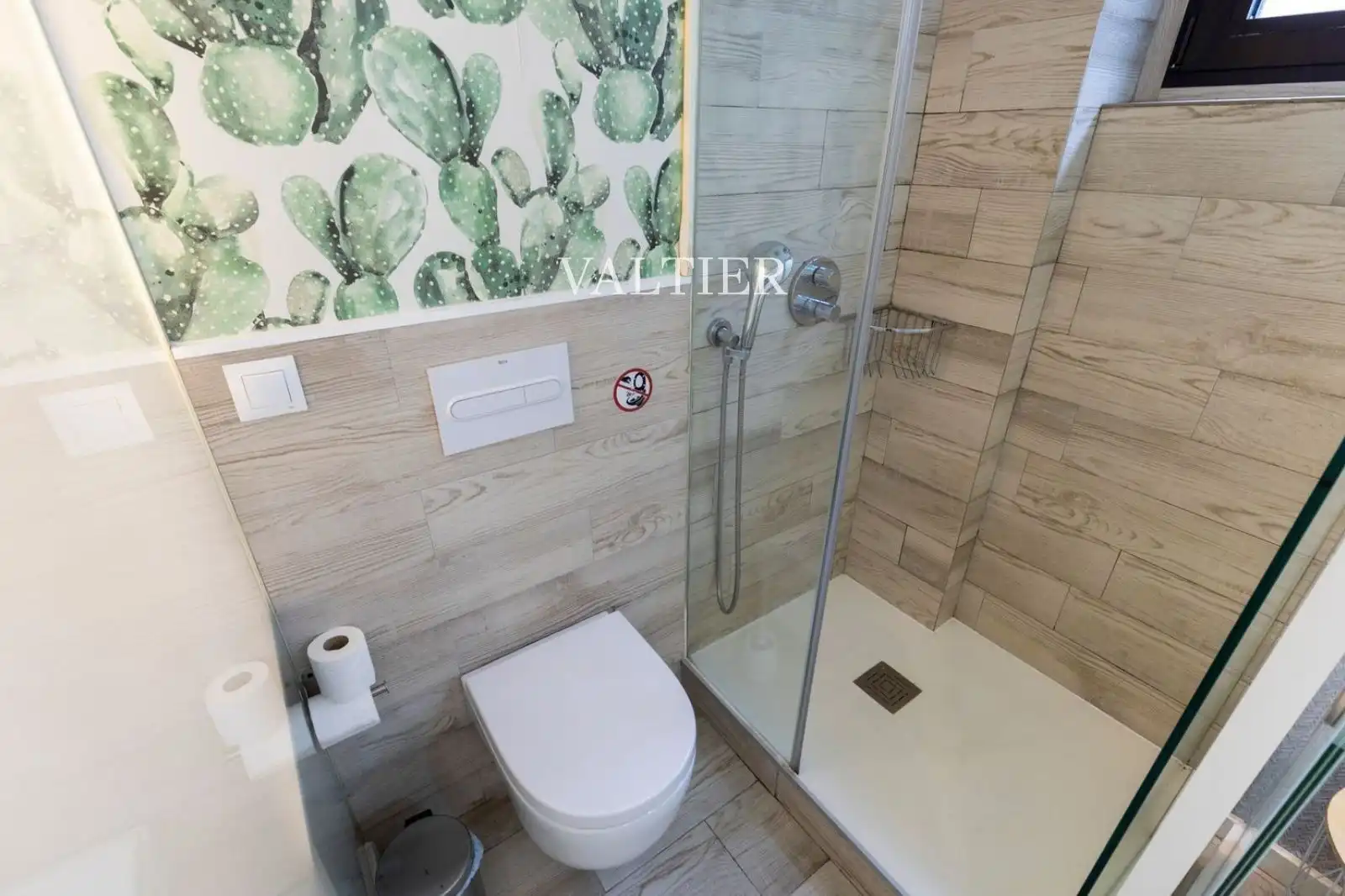 Bathroom of Flat for rent in Madrid  with Air Conditioner and Furnished
