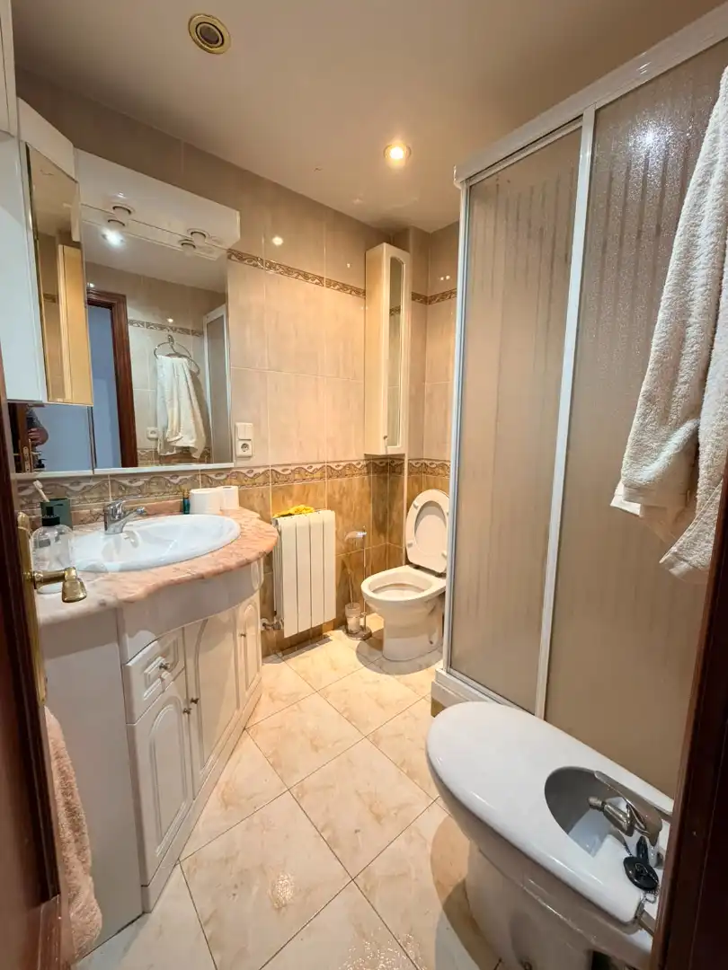 Baño de Piso en venta en Madrid con Calefacción, Terraza y Balcón