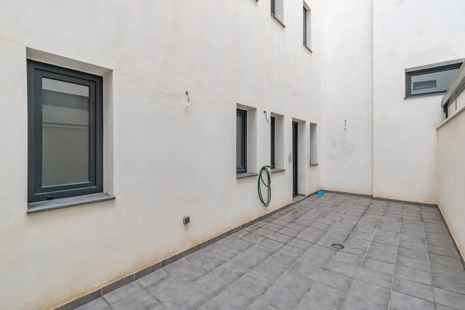 Vista exterior de Piso en venta en Armilla con Calefacción, Terraza y Trastero