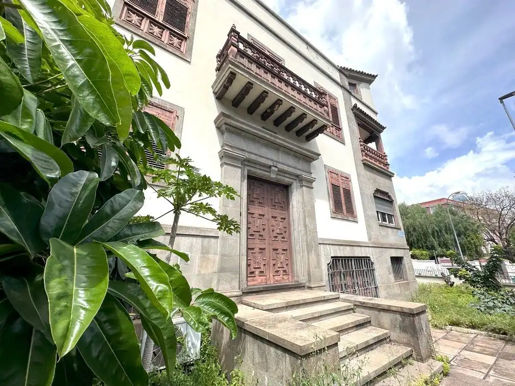 Casa amb jardí en venda a Rambla de Santa Cruz 49