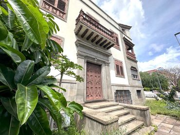 Casa amb jardí en venda a Rambla de Santa Cruz 49