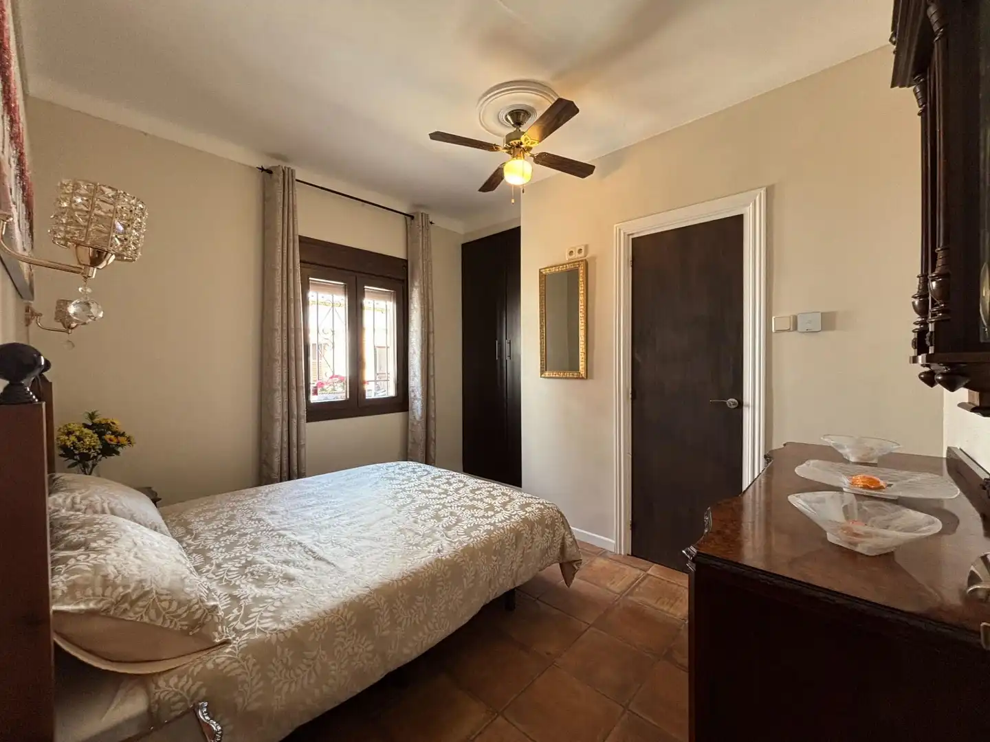 Habitación de Casa adosada en venta en Antequera con Calefacción, Terraza y Trastero