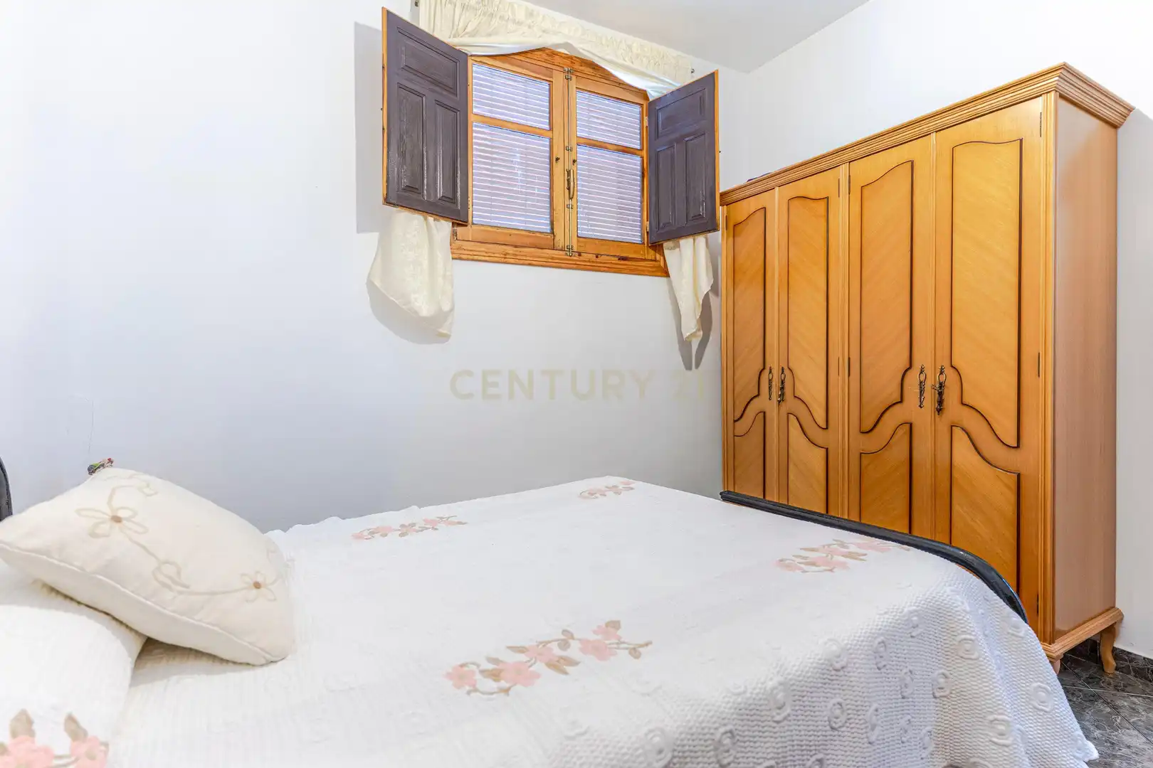Schlafzimmer von Haus oder Chalet zum Verkauf in Murtas mit Abstellraum, Ofen und Waschmaschine