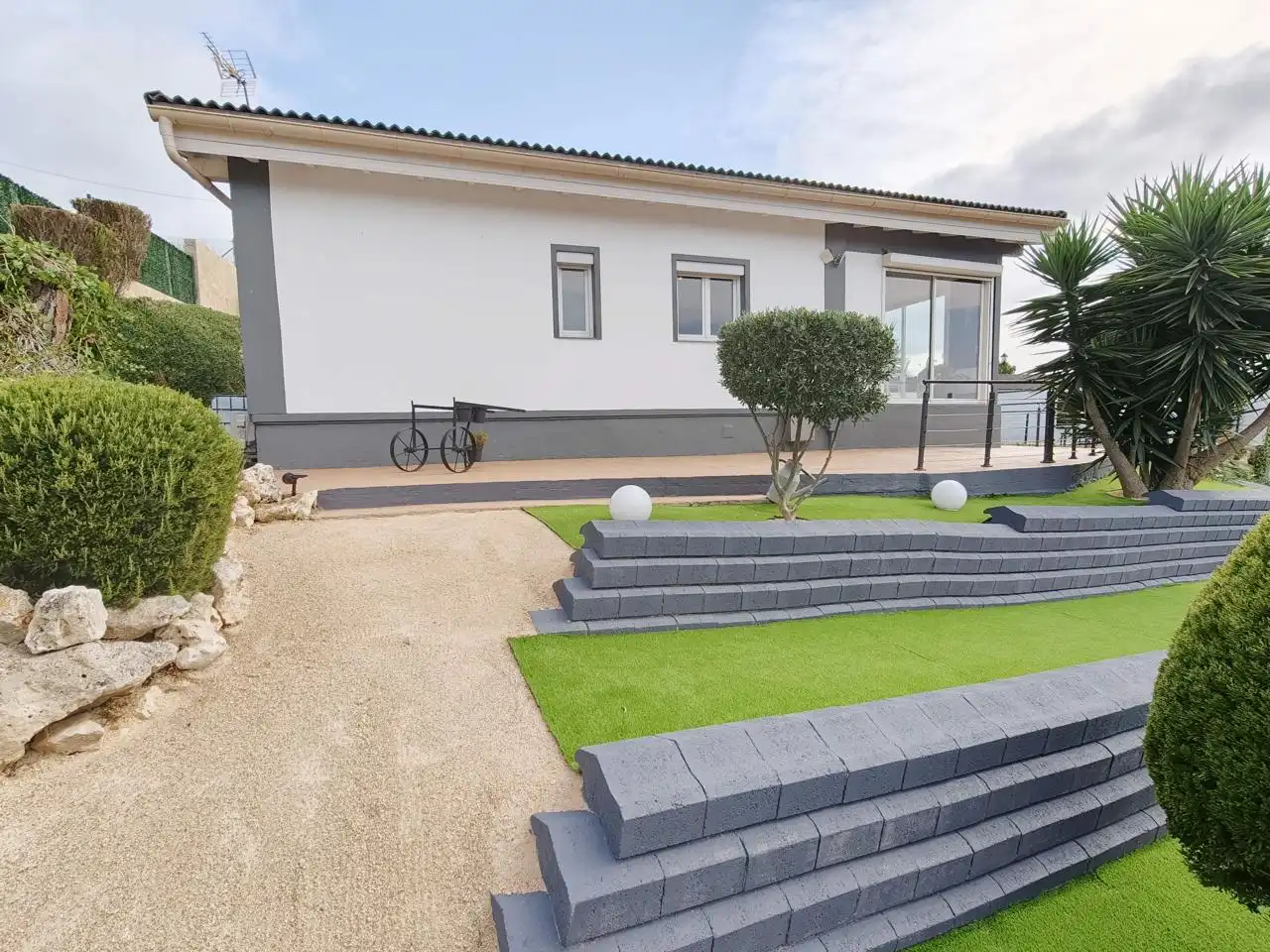 Vista exterior de Casa o xalet en venda en Vidreres amb Aire condicionat, Jardí privat i Terrassa