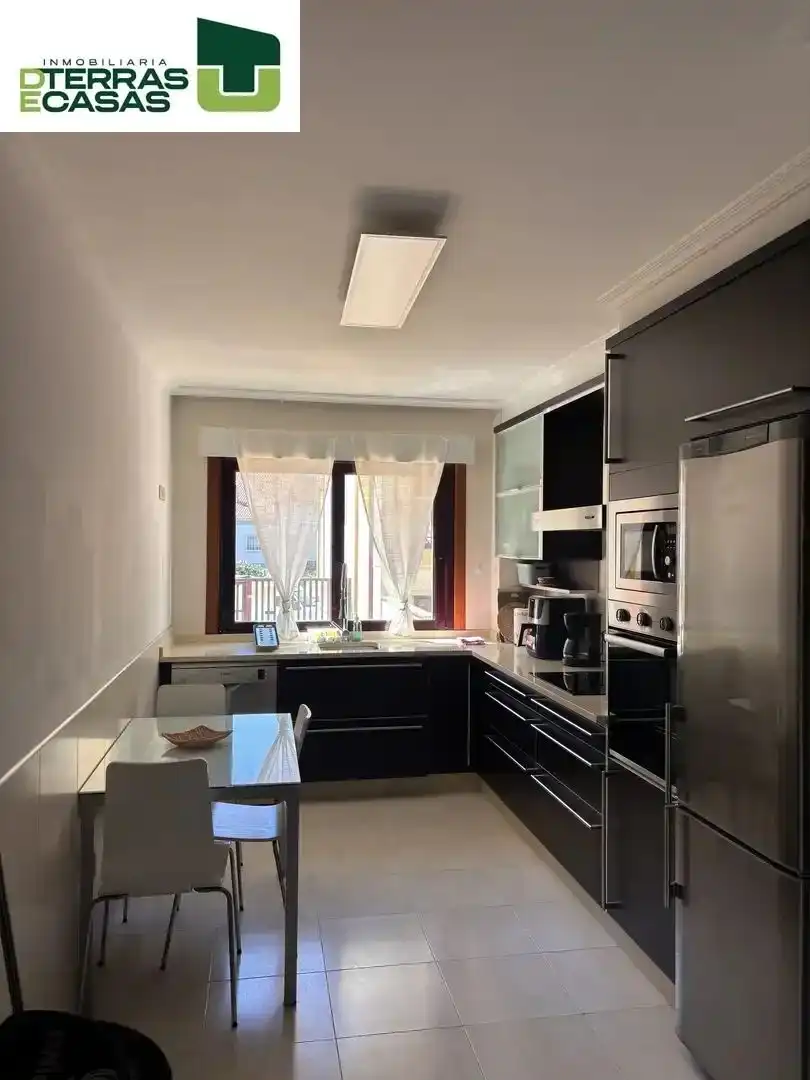 Cocina de Piso en venta en O Grove   con Aire acondicionado, Terraza y Trastero