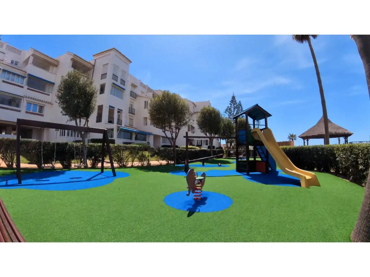 Vista exterior de Apartament en venda en El Ejido amb Terrassa, Moblat i Piscina comunitària
