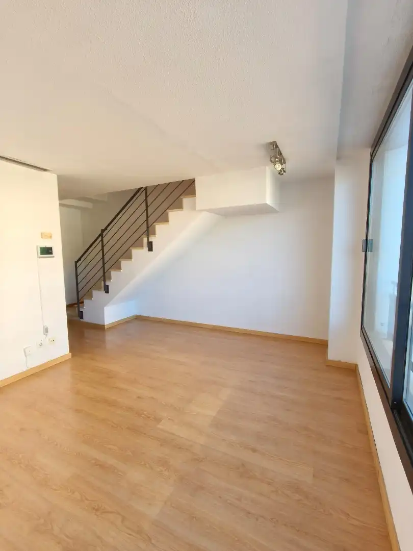 Maisonette zum Verkauf in Barcelona mit Klimaanlage, Heizung und Parkett