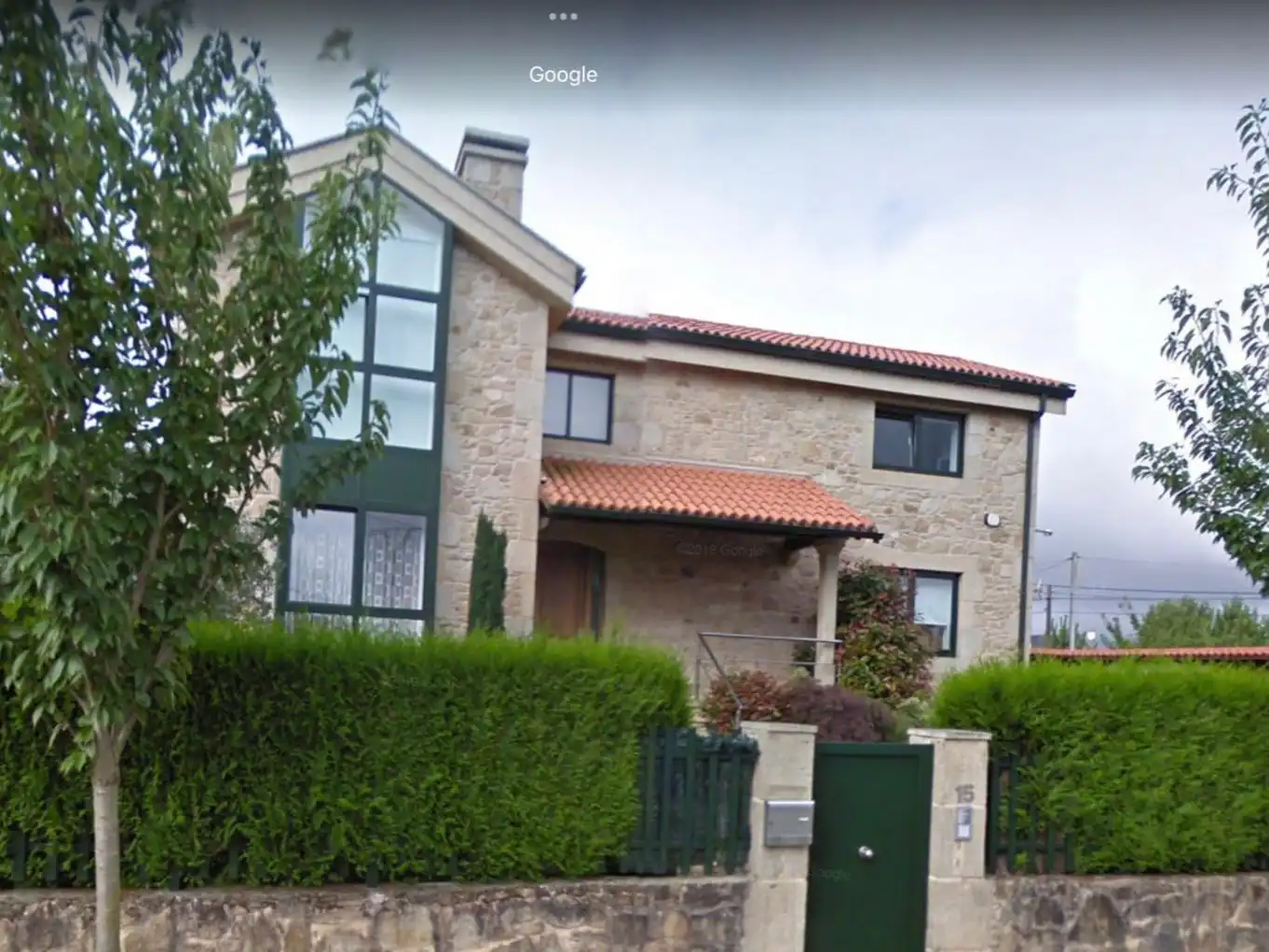 Vista exterior de Casa o xalet en venda en Santiago de Compostela  amb Terrassa, Piscina i Balcó
