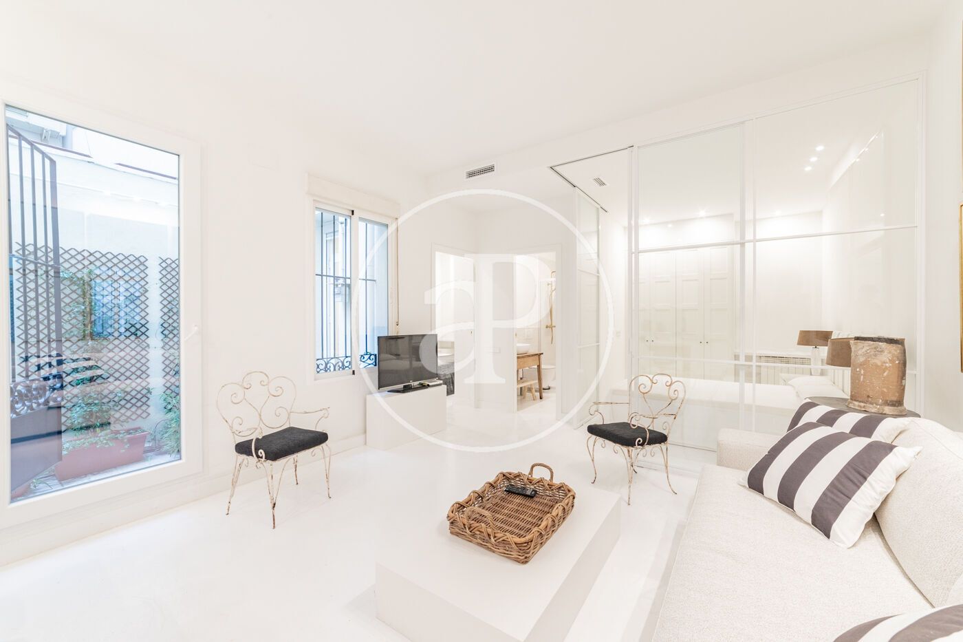 Living room of Flat for sale in  Madrid Capital  with Air Conditioner, Heating and Storage room