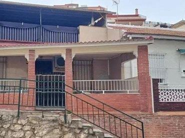 Adosado con balcón en venta en Este