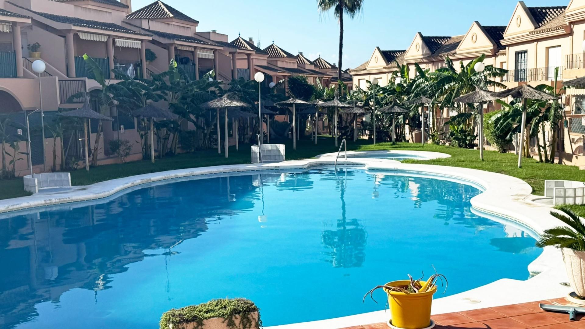 Piscina de Apartament en venda en Chiclana de la Frontera amb Aire condicionat, Calefacció i Piscina comunitària