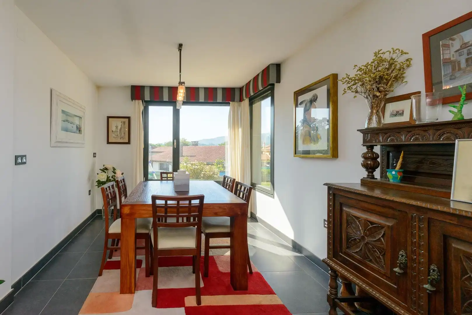 Comedor de Casa o chalet en venta en Llanera con Calefacción, Jardín privado y Terraza