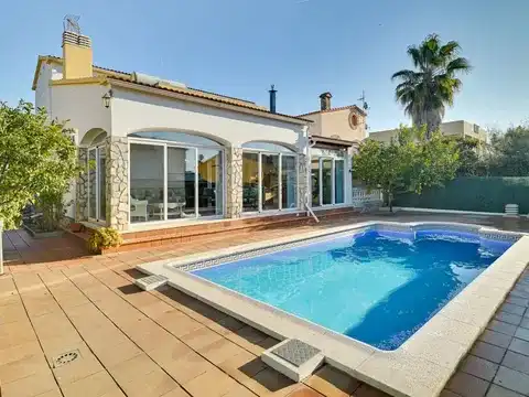 House with terrace for sale in Carrer de Sòcrates