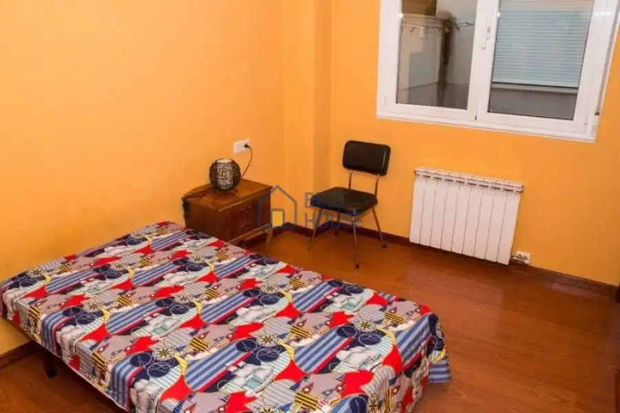 Habitación de Planta baja en venta en León Capital  con Calefacción, Parquet y Terraza