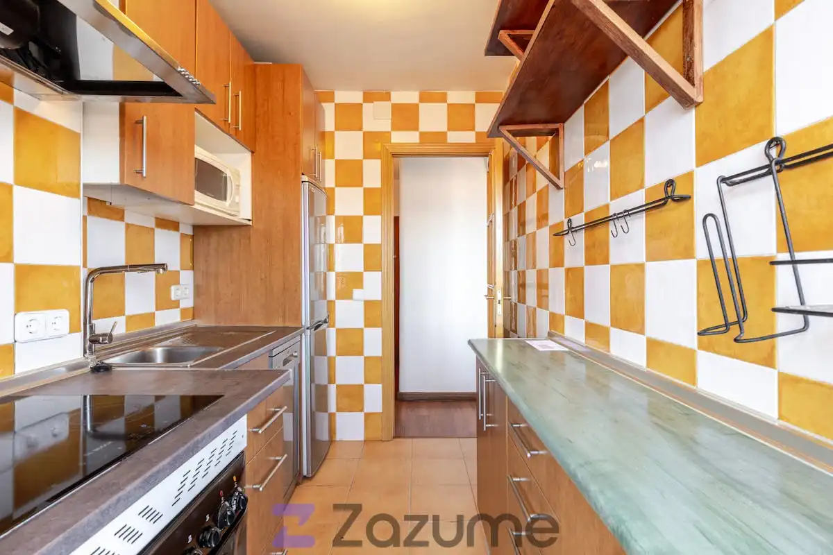 Cocina de Piso de alquiler en Madrid con Calefacción, Amueblado y Horno