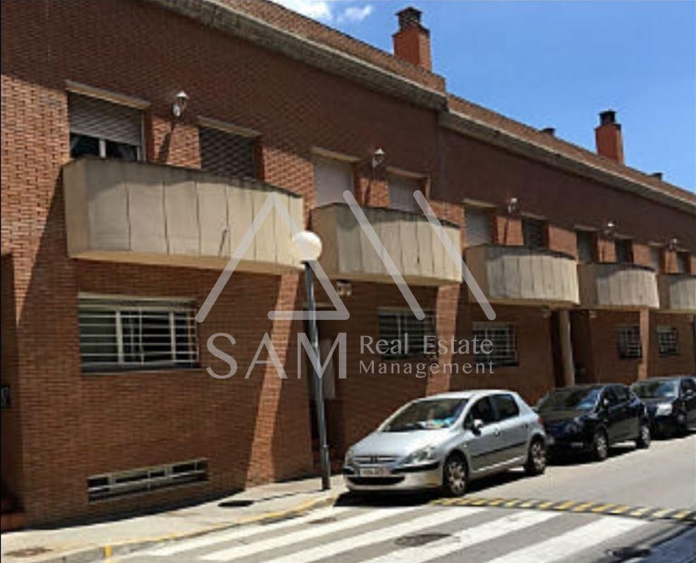 Exterior view of Single-family semi-detached for sale in Badalona  with Balcony