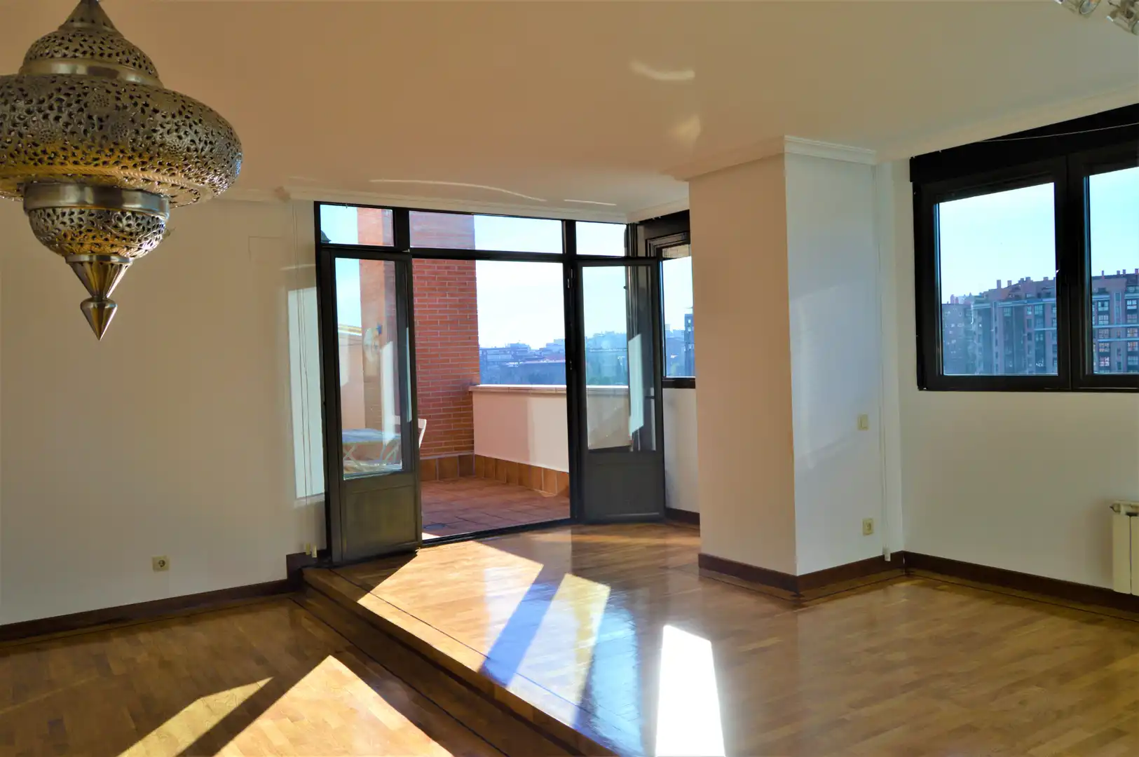 Attic for rent in Madrid  with Air Conditioner, Heating and Parquet flooring