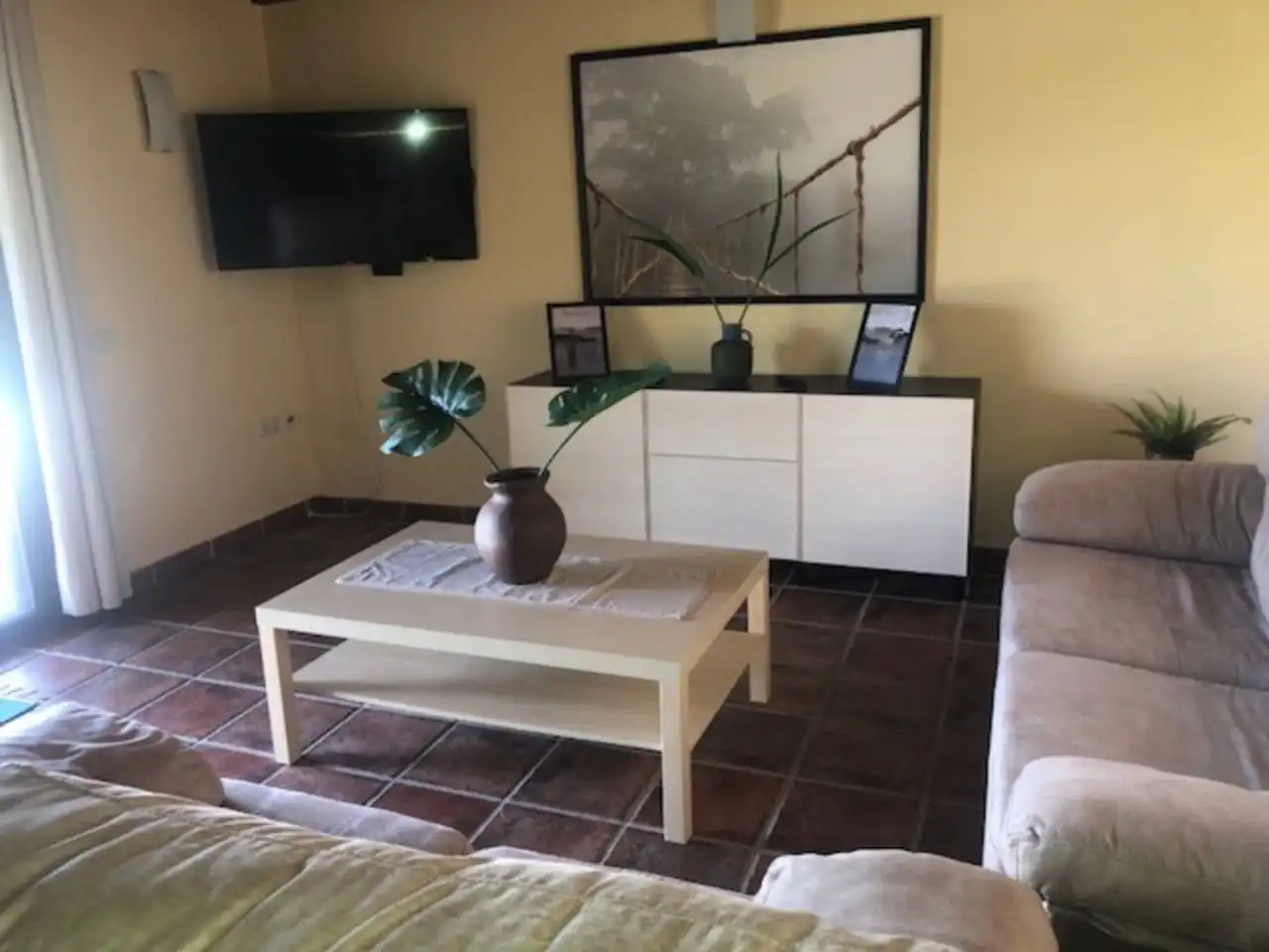 Sala de estar de Casa o chalet en venta en Estepona con Aire acondicionado, Calefacción y Jardín privado