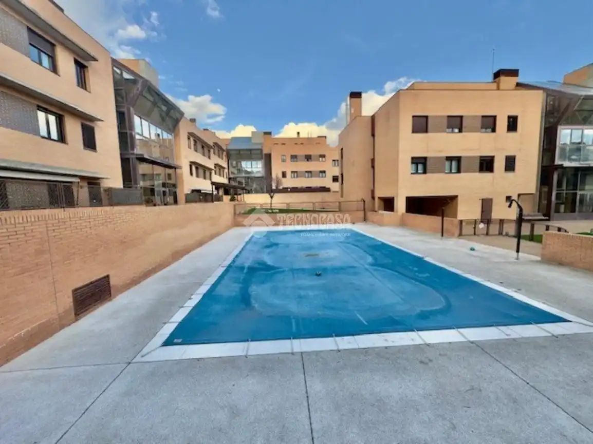 Piscina de Piso en venta en Las Rozas de Madrid con Aire acondicionado, Calefacción y Terraza