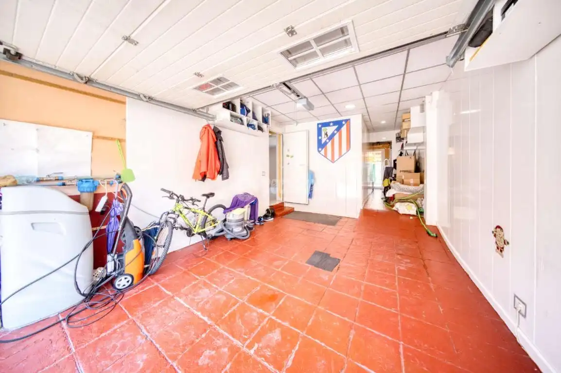 Casa adosada en venta en Aldeamayor de San Martín con Calefacción y Jardín privado