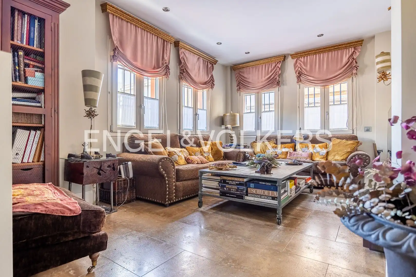 Living room of Detached homes for sale in Sevilla  with Air Conditioner, Heating and Storage room