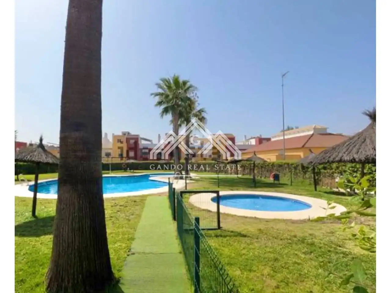 Jardí de Casa adosada en venda en Dos Hermanas amb Aire condicionat