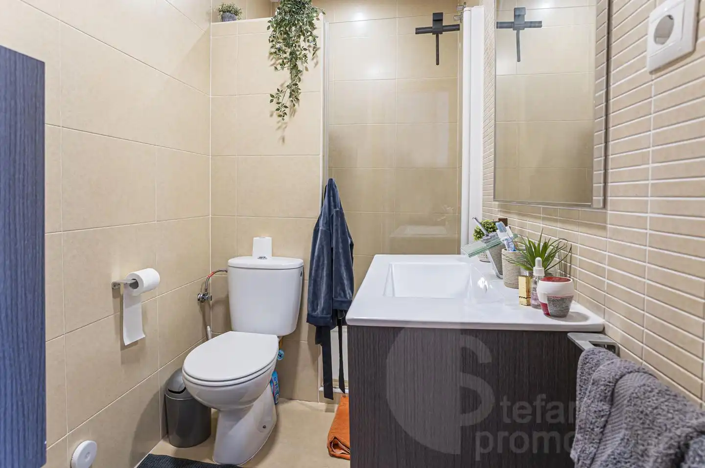 Bathroom of Ground floor for sale in Málaga  with Air Conditioner, Private garden and Parquet flooring