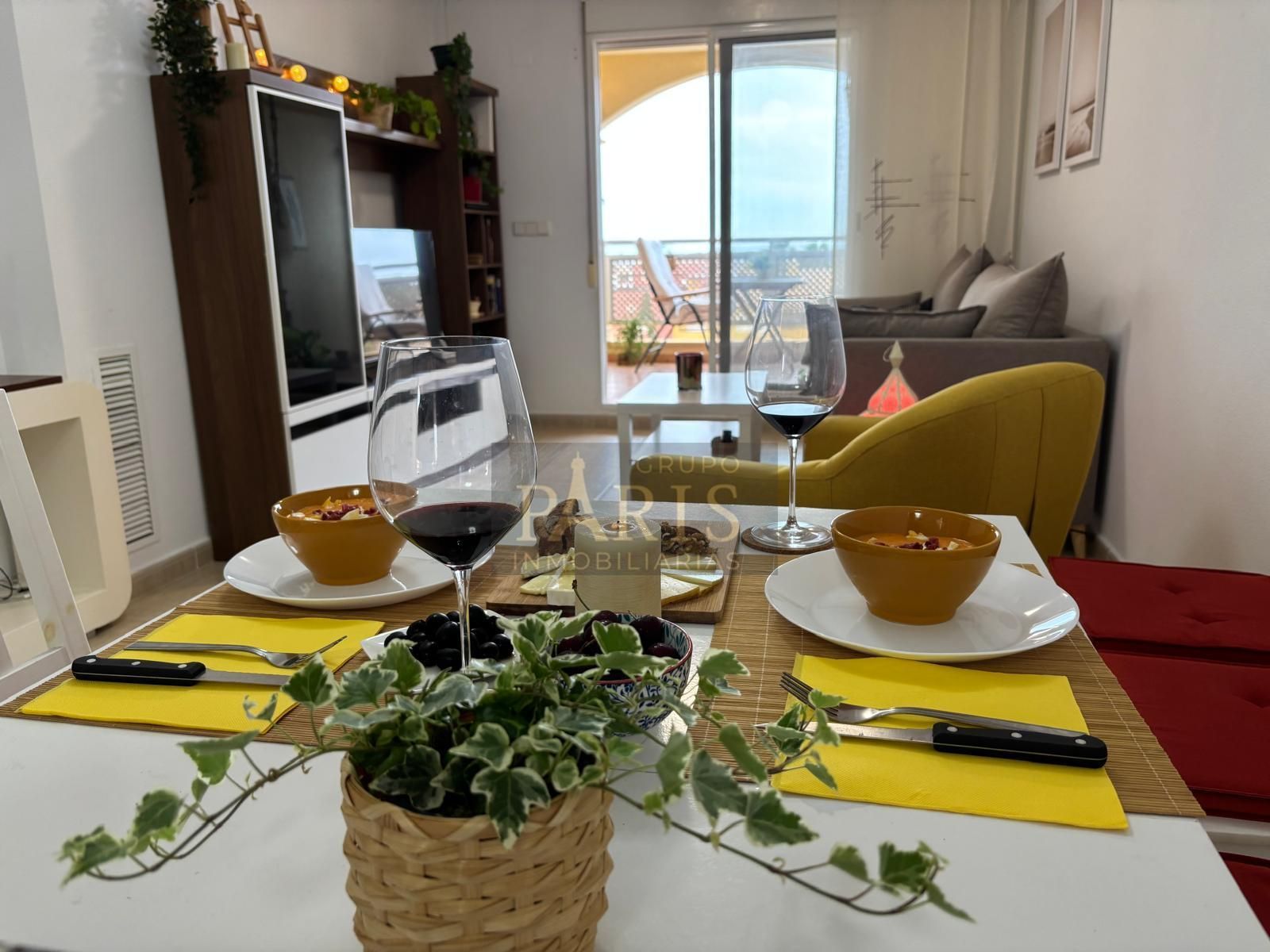 Menjador de Apartament de lloguer en Cartagena amb Terrassa, Moblat i Piscina comunitària