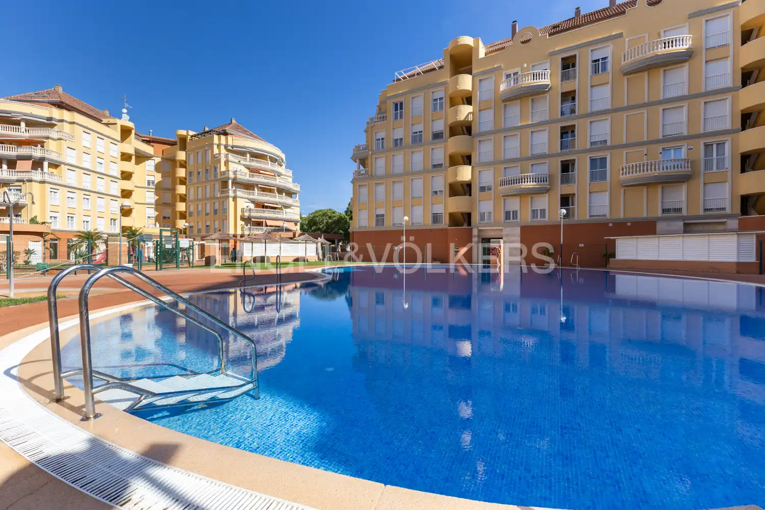 Swimming pool of Flat for sale in Dénia  with Air Conditioner, Heating and Swimming Pool