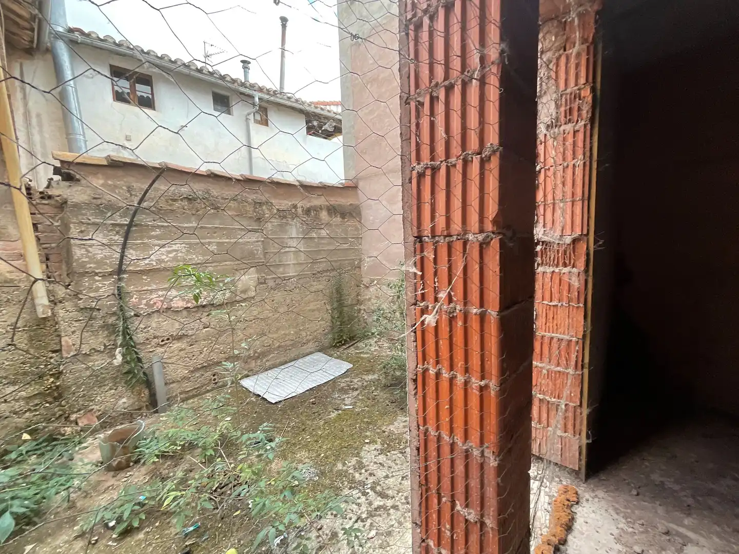 Vista exterior de Casa adosada en venta en Castañares de Rioja