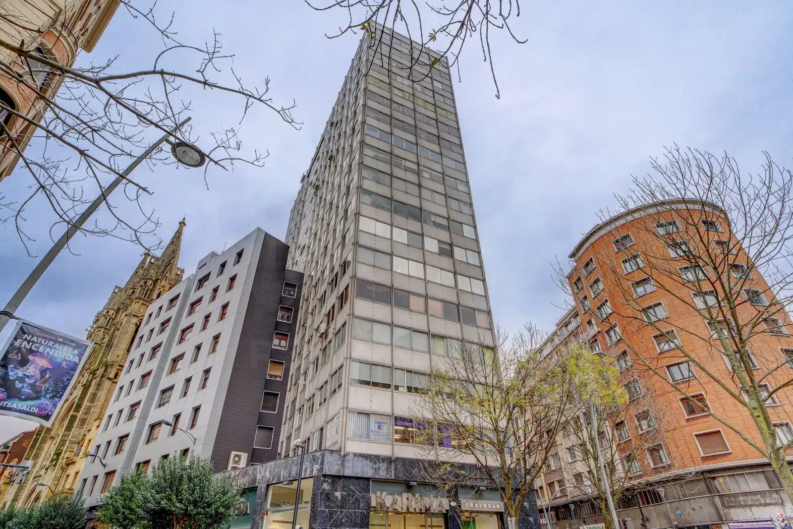Vista exterior de Local en venda en Bilbao 