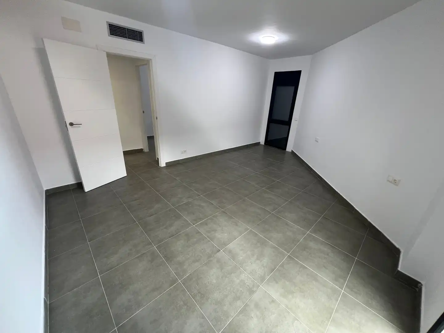 Wohnung zum Verkauf in La Fuliola mit Klimaanlage, Heizung und Abstellraum