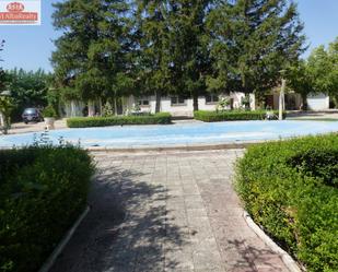Piscina de Casa o xalet en venda en  Albacete Capital amb Calefacció, Jardí privat i Terrassa