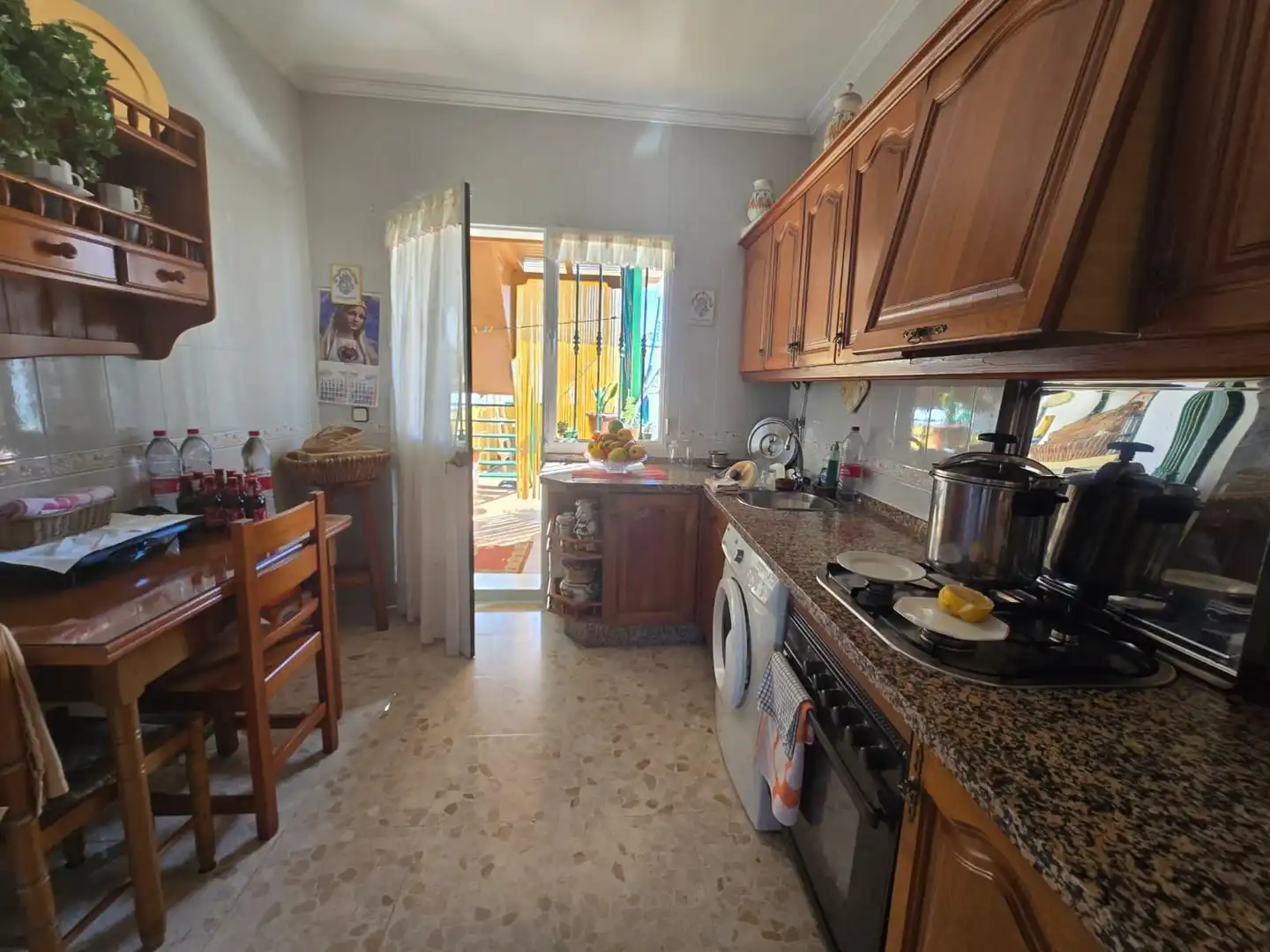 Cocina de Casa adosada en venta en Bormujos con Terraza, Trastero y Balcón